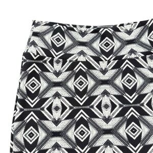 NWT LuLaRoe Monochrome Geometric Cassie Skirt